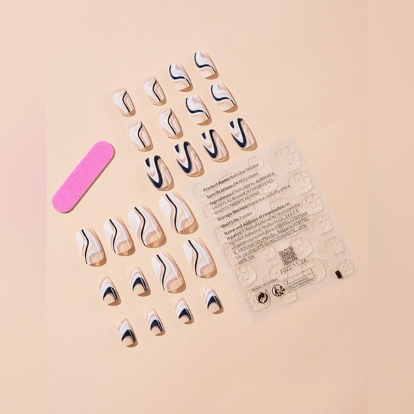 Press on nails - Picture 2 of 5